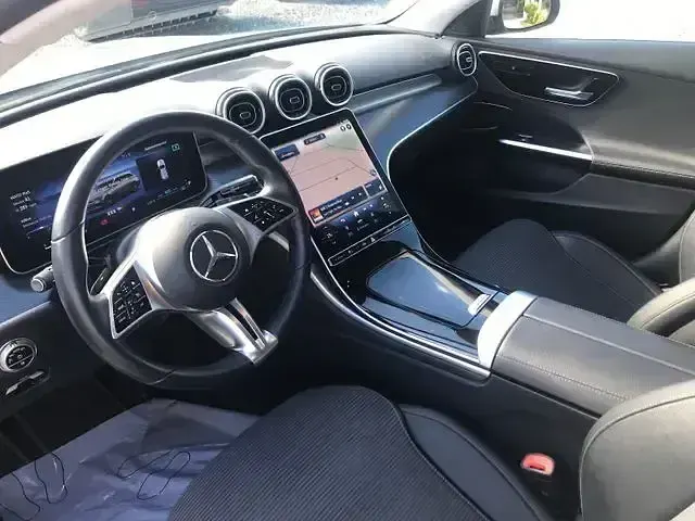 Gebraucht Mercedes C200 Avantgarde 184 PS (135 kW) 2022 Silber Limousine