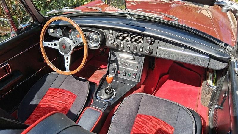 Rot Gebraucht 1974 MG B Cabrio | 15.500 € - Bild 1/4