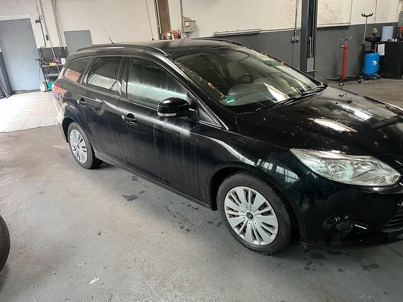 Gebraucht Ford Focus 125 PS (91 kW) 2013 Schwarz Kombi