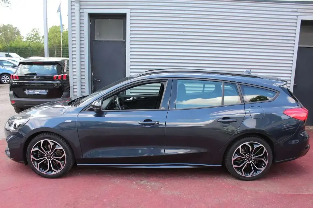 Gebraucht Ford Focus ST-Line 155 PS (114 kW) 2021 Blau Kombi