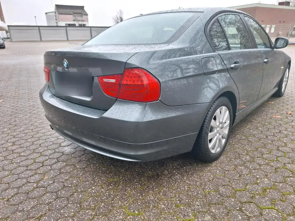 Second-hand BMW 320 143 CP (105 kW) 2009 Gri Berlinǎ