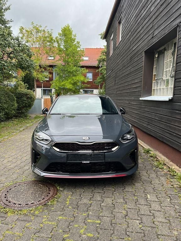 Grau Gebraucht 2020 Kia ProCeed GT Kleinwagen | 21.900 € (Guter Preis) - Bild 1/4