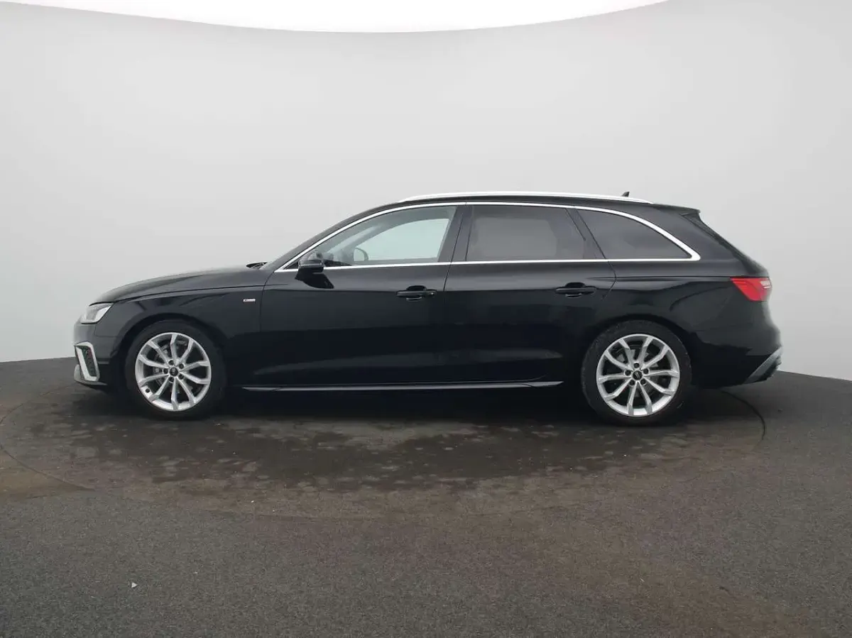 Gebraucht Audi A4 S-Line 163 PS (119 kW) 2023 Mythosschwarz metallic Kombi