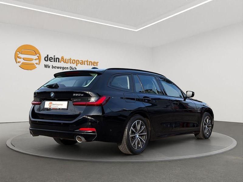 Gebraucht BMW 330e Shadowline 184 PS (135 kW) 2022 Schwarz ii Kombi