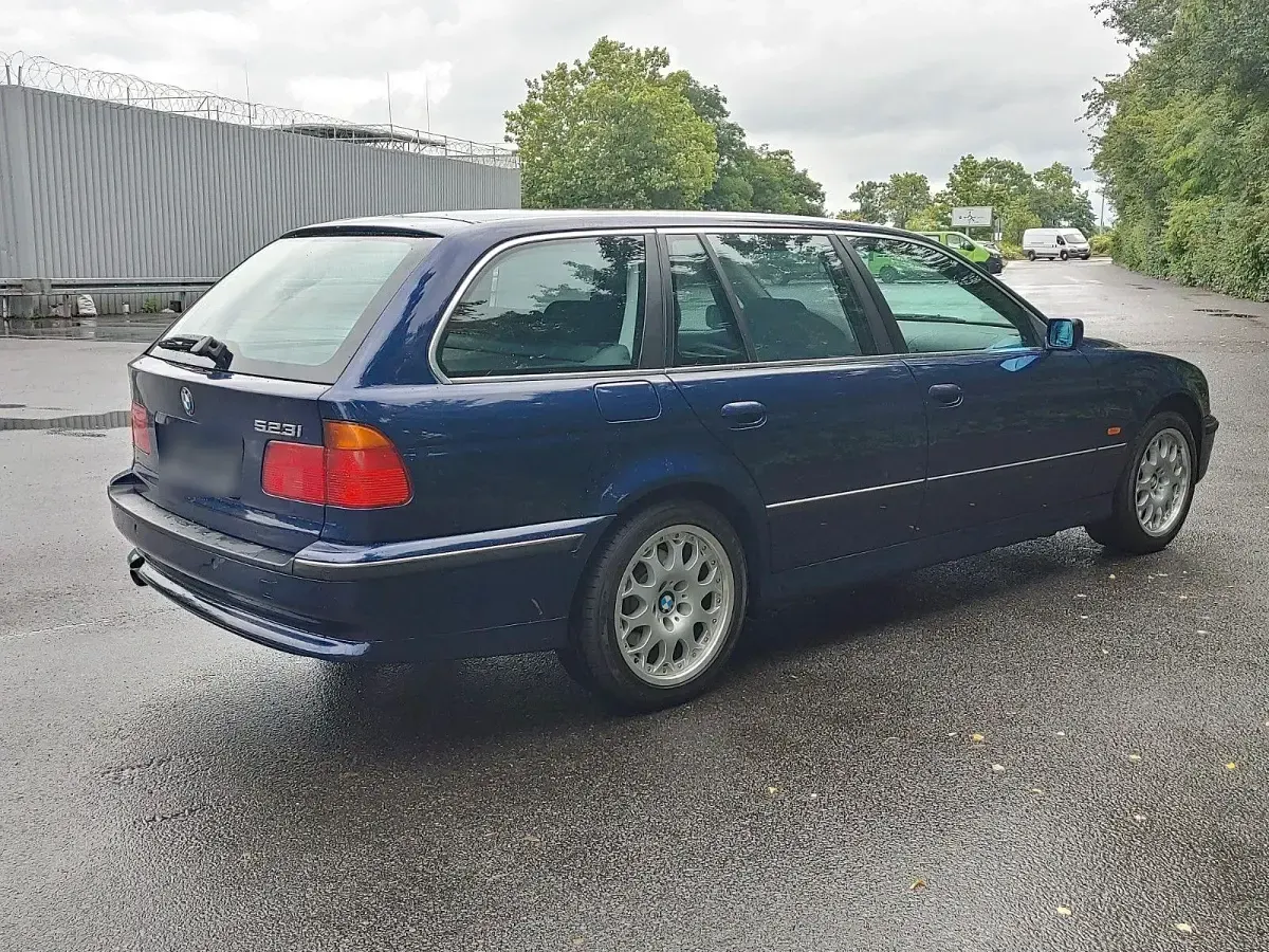 Gebraucht BMW 523 170 PS (125 kW) 1998 Blau Kombi