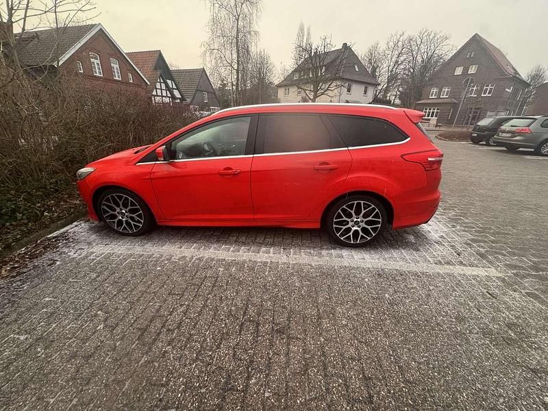 Gebraucht Ford Focus 150 PS (110 kW) 2016 Rot Kombi