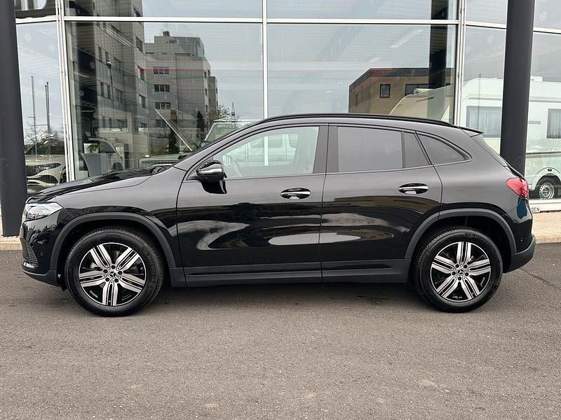 Gebraucht Mercedes EQA300 Electric Art 167 kW (228 PS) 2024 Lack kosmosschwarz SUV
