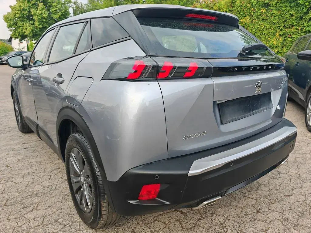 Gebraucht Peugeot 2008 131 PS (96 kW) 2022 Schwarz SUV