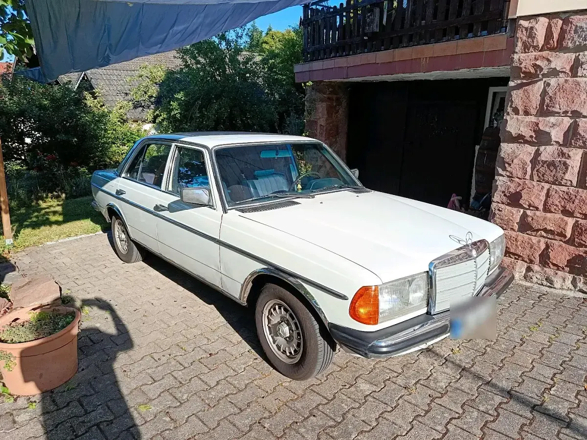 Gebraucht Mercedes 300 80 PS (58 kW) 1980 Weiß Limousine