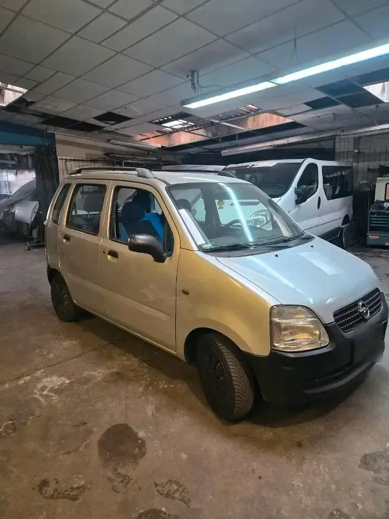 Używany Opel Agila 57 KM (41 kW) 2002 Srebrny Minivan
