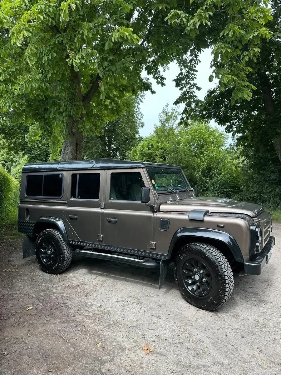 Gebraucht Land Rover Defender 122 PS (89 kW) 2011 Braun SUV