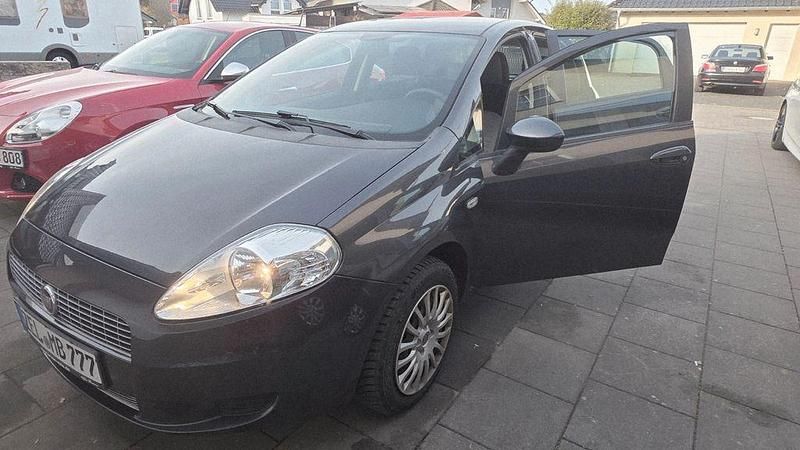 Gebraucht Fiat Punto Dynamic 77 PS (56 kW) 2009 Grau Kleinwagen