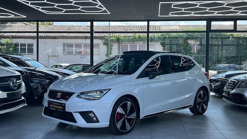 Weiß Gebraucht 2021 Seat Ibiza Beats Limousine | 19.850 € (Fairer Preis) - Bild 1/4