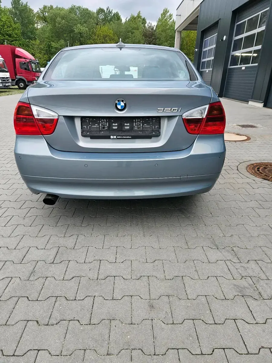 Gebraucht BMW 320 150 PS (110 kW) 2005 Grau Limousine