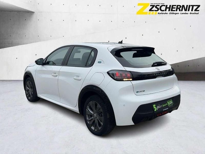 Gebraucht Peugeot 208 Active 100 kW (136 PS) 2022 Lack weiss banquise/typ aussen Kleinwagen