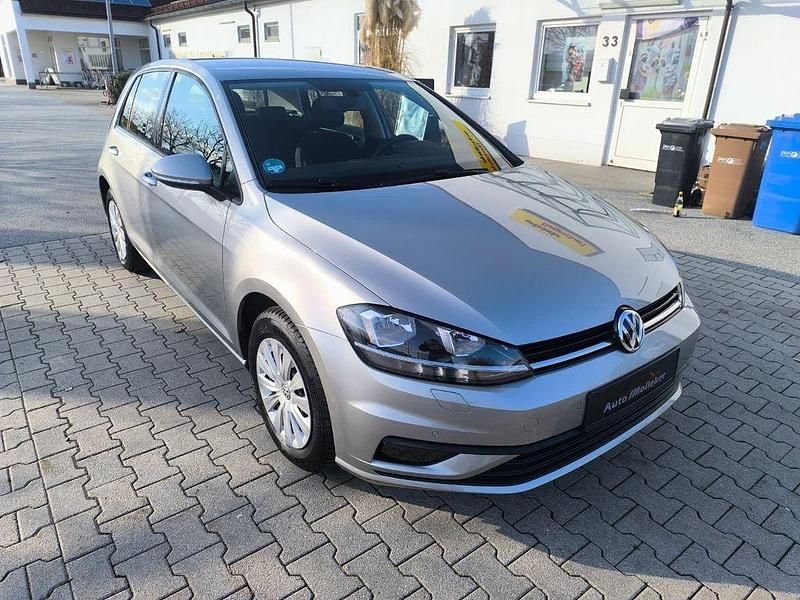 Gebraucht VW Golf VII Trendline 110 PS (80 kW) 2017 Silber Limousine
