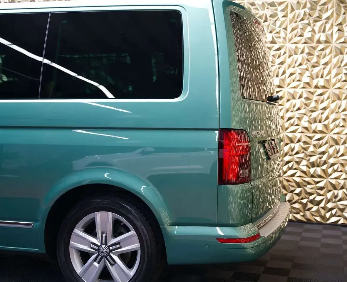 Gebraucht VW T6.1 Generation Six 204 PS (150 kW) 2022 Bay leaf green Van