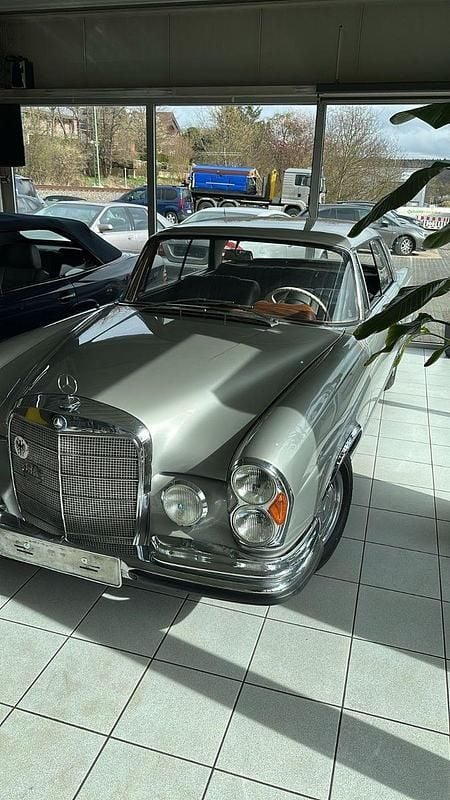Gebraucht Mercedes 250 150 PS (110 kW) 1966 Silber Coupé
