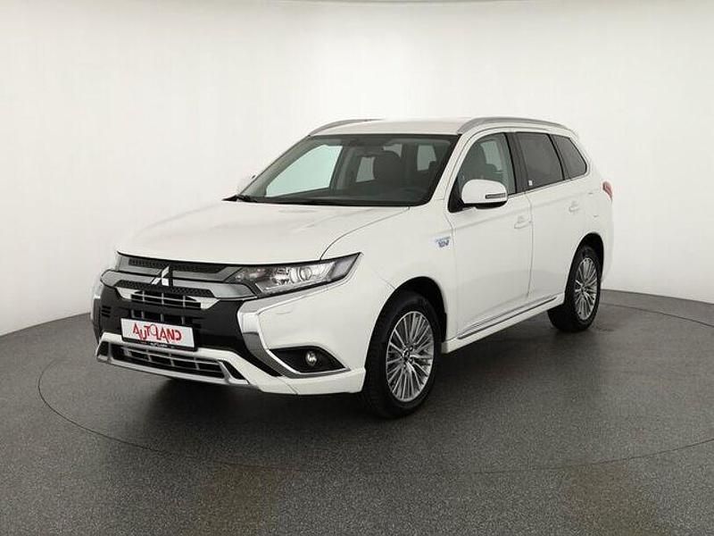 Weiß Gebraucht 2020 Mitsubishi Outlander P-HEV SUV | 24.990 € (Etwas zu teuer) - Bild 1/4