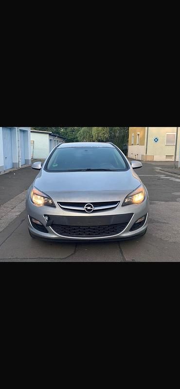 Silber Gebraucht 2013 Opel Astra Kombi | 1.499 € (Superpreis) - Bild 1/4