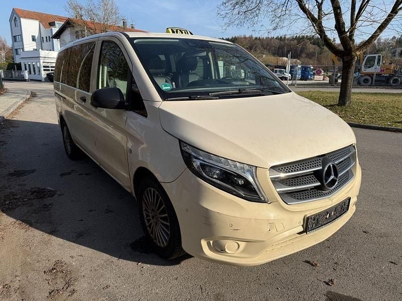 Gebraucht Mercedes Vito 163 PS (119 kW) 2019 Gelb Van