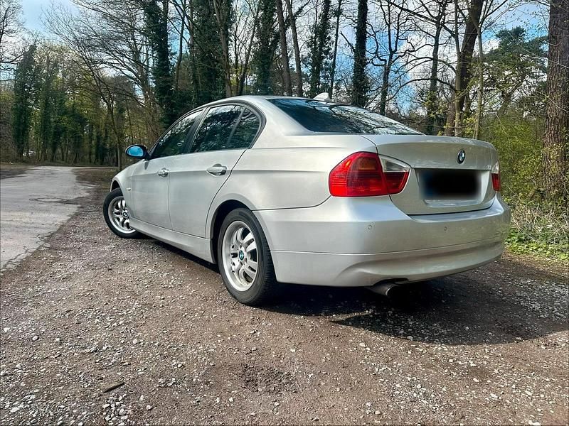 Gebraucht BMW 320 163 PS (119 kW) 2006 Silber Limousine