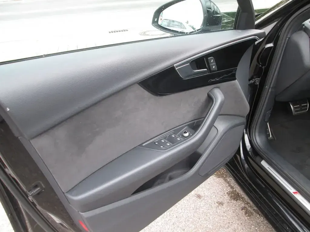 Gebraucht Audi A4 Advanced 204 PS (150 kW) 2021 Brillantschwarz Kombi