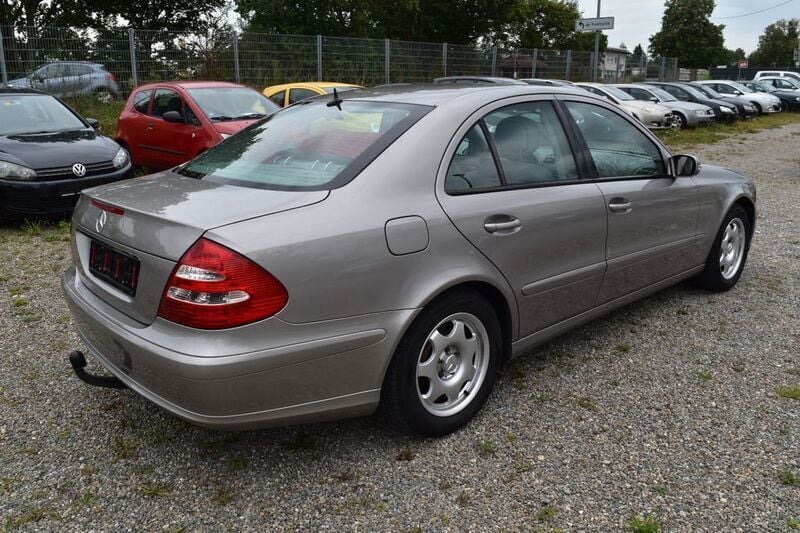Używany Mercedes E280 190 KM (139 kW) 2005 Srebrny Sedan/Limuzyna