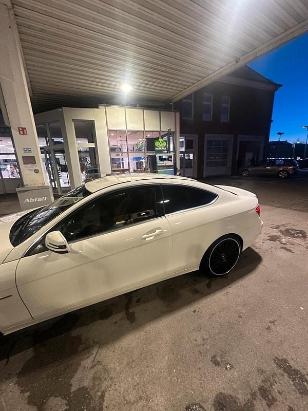 Gebraucht Mercedes 180 156 PS (114 kW) 2012 Weiß Limousine