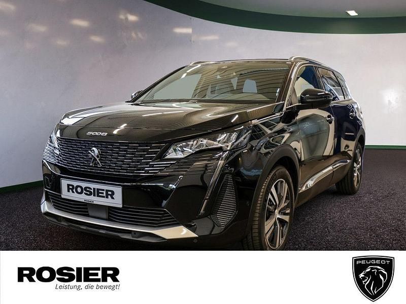 Schwarz / perla nera schwarz Gebraucht 2023 Peugeot 5008 Allure Van / Kleinbus | 28.887 € (Fairer Preis) - Bild 1/4