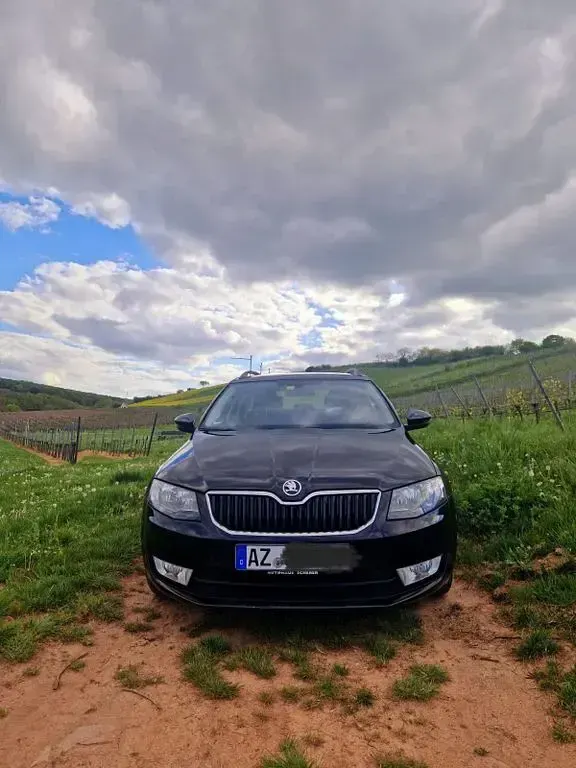Gebraucht Skoda Octavia Elegance 105 PS (77 kW) 2015 Schwarz Kombi