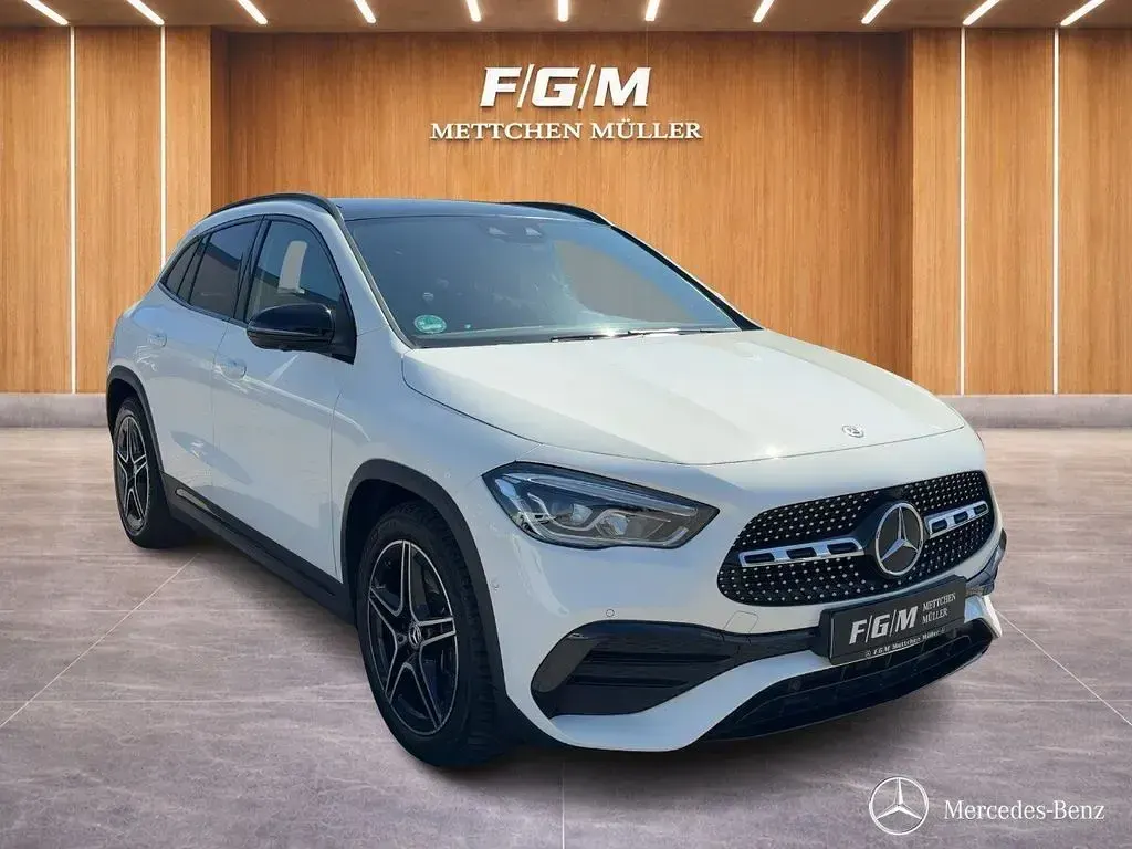 Gebraucht Mercedes GLA250 Night 224 PS (164 kW) 2020 Unilack polarweiß SUV
