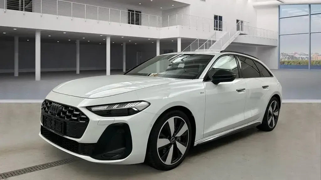 Second-hand Audi A5 S-line plus 204 CP (150 kW) 2025 Alb Break