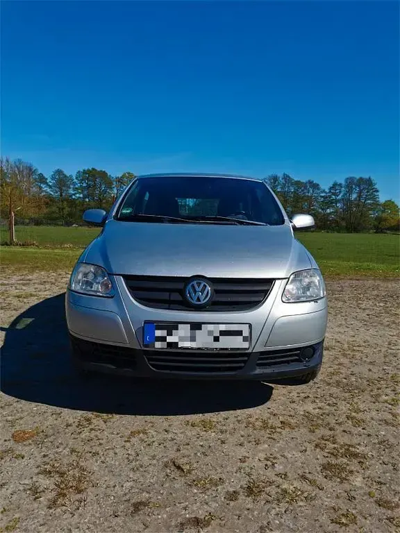 Używany VW Fox 54 KM (39 kW) 2005 Szary Hatchback