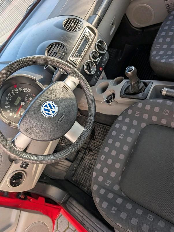 Second-hand VW New Beetle 101 CP (74 kW) 2006 Roșu Hatchback