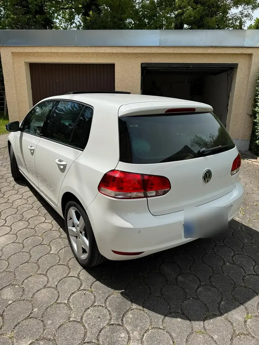 Gebraucht VW Golf VI Style 105 PS (77 kW) 2011 Weiß Kleinwagen