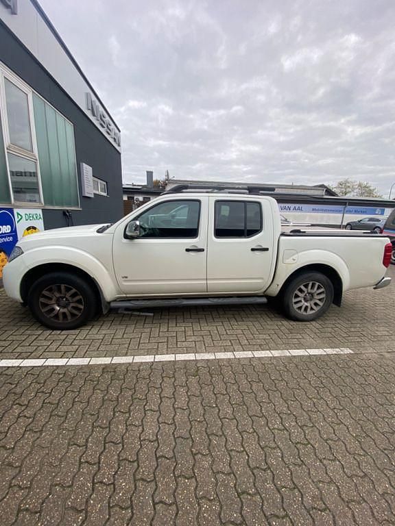 Weiß Gebraucht 2013 Nissan Navara Abholung | 9.500 € - Bild 1/4