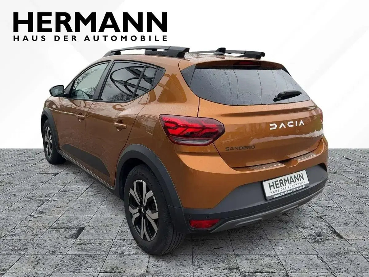 Używany Dacia Sandero Expression 101 KM (74 kW) 2023 Pomarańczowy Hatchback