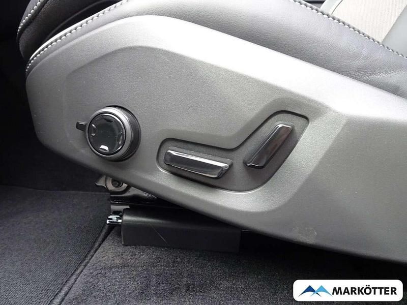 Neu Volvo XC60 Plus 455 PS (334 kW) 2025 Onyx black / metallic SUV