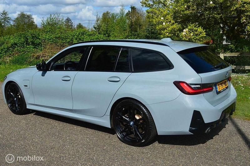 Gebraucht BMW 320e Performance 204 PS (150 kW) 2023 Grau Kombi
