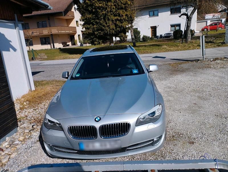 Gebraucht BMW 525 Luxury Line 218 PS (160 kW) 2012 Silber Kombi