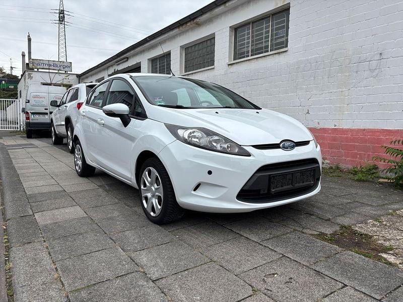 Weiß Gebraucht 2009 Ford Fiesta Kleinwagen | 5.299 € (Etwas zu teuer) - Bild 1/4