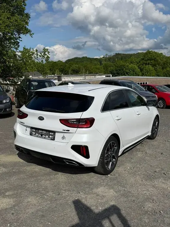 Gebraucht Kia Ceed GT GT-Line 140 PS (102 kW) 2020 Weiß Limousine