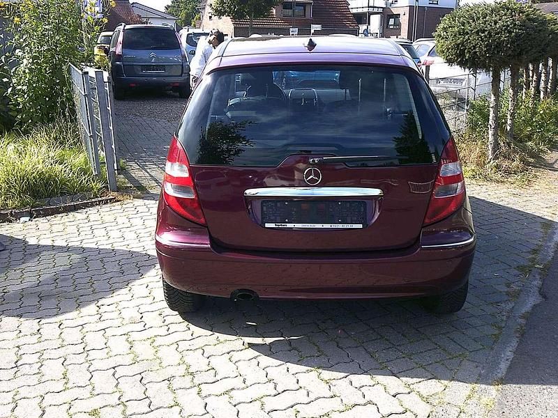Gebraucht Mercedes A170 116 PS (85 kW) 2006 Saturnrot Kleinwagen