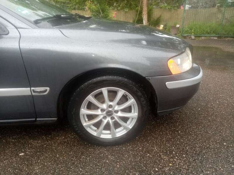Grau Gebraucht 2004 Volvo V70 Kinetic Kombi | 1.500 € (Superpreis) - Bild 1/4