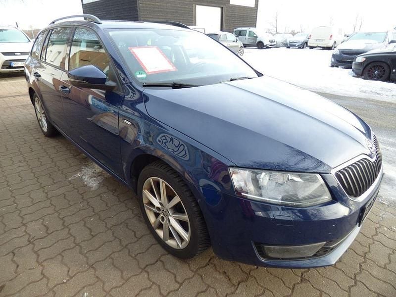 Gebraucht Skoda Octavia Joy 150 PS (110 kW) 2016 Blau Kleinwagen