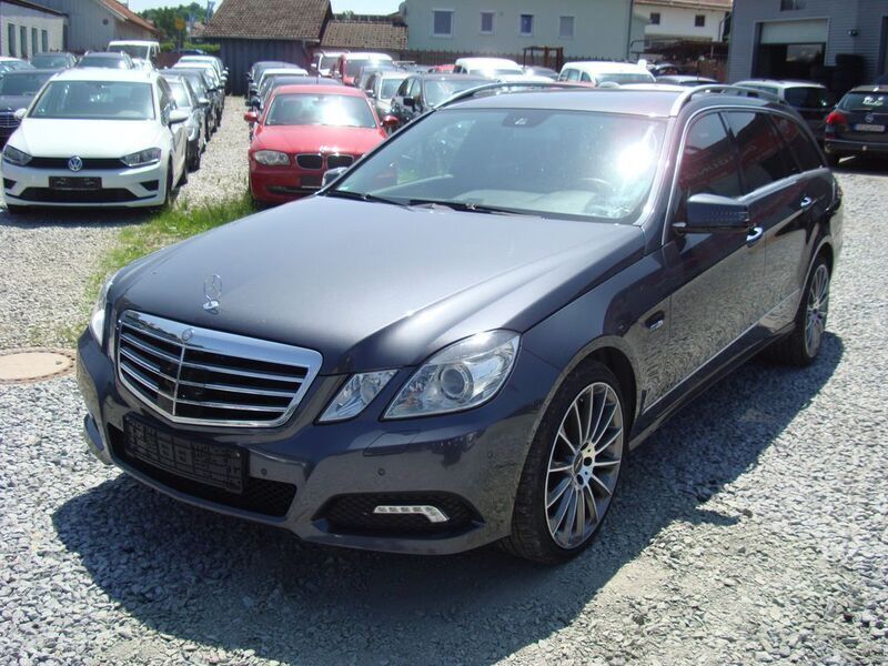 Grau Gebraucht 2010 Mercedes E300 Kombi | 6.650 € (Fairer Preis) - Bild 1/4