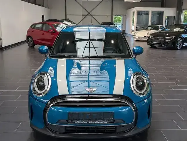 Używany Mini Cooper Classic 136 KM (100 kW) 2023 Niebieski Hatchback