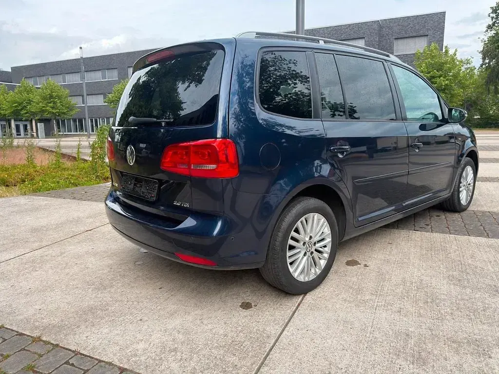 Gebraucht VW Touran Cup 140 PS (102 kW) 2014 Blau Van / Kleinbus