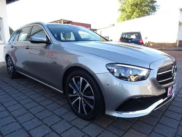 Gebraucht Mercedes E300 194 PS (142 kW) 2020 Mojavesilber Kombi